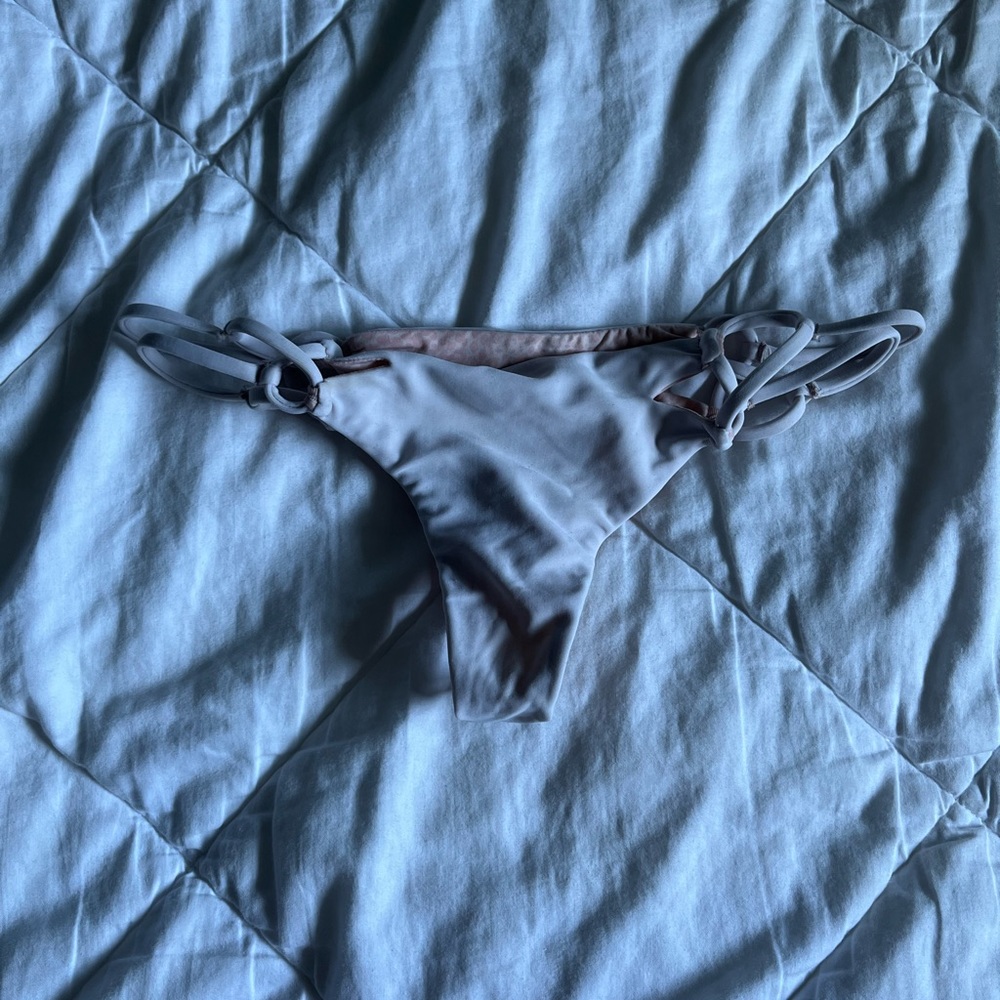 Acacia bottoms